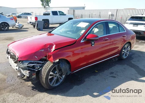 2016 Mercedes-Benz C 300 z USA, uszkodzony, nr VIN 55SWF4JB6GU158613